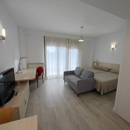 Residencia Universitaria Resa Giner De Los Rios Alcalá de Henares Exteriér fotografie