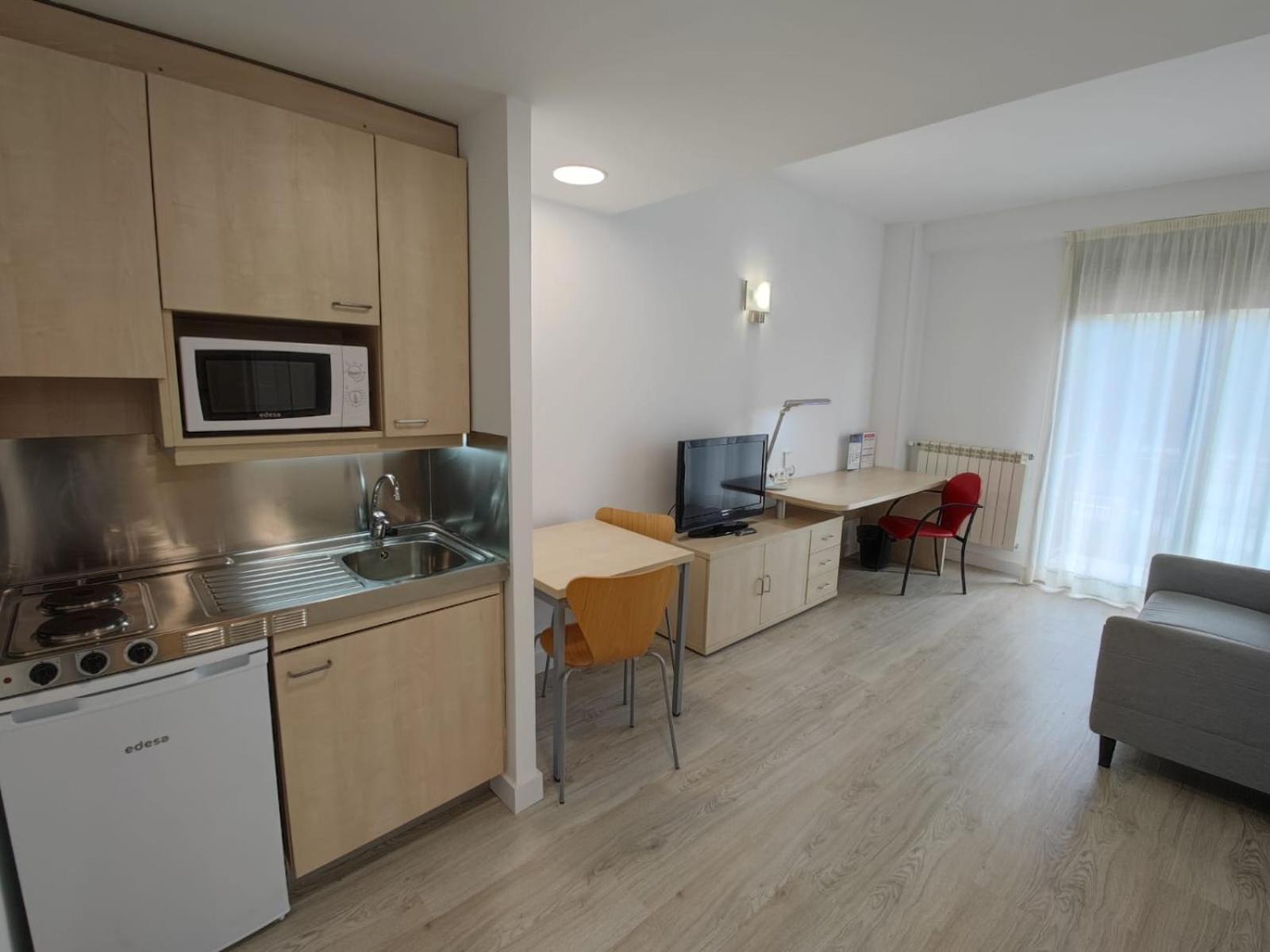 Residencia Universitaria Resa Giner De Los Rios Alcalá de Henares Exteriér fotografie