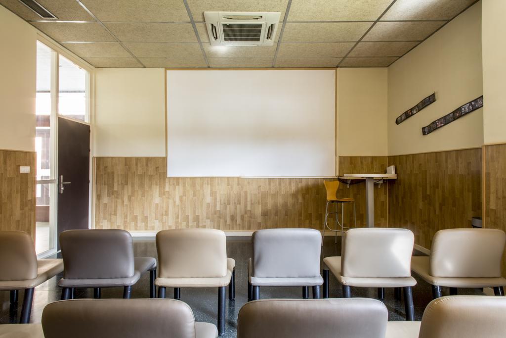 Residencia Universitaria Resa Giner De Los Rios Alcalá de Henares Exteriér fotografie
