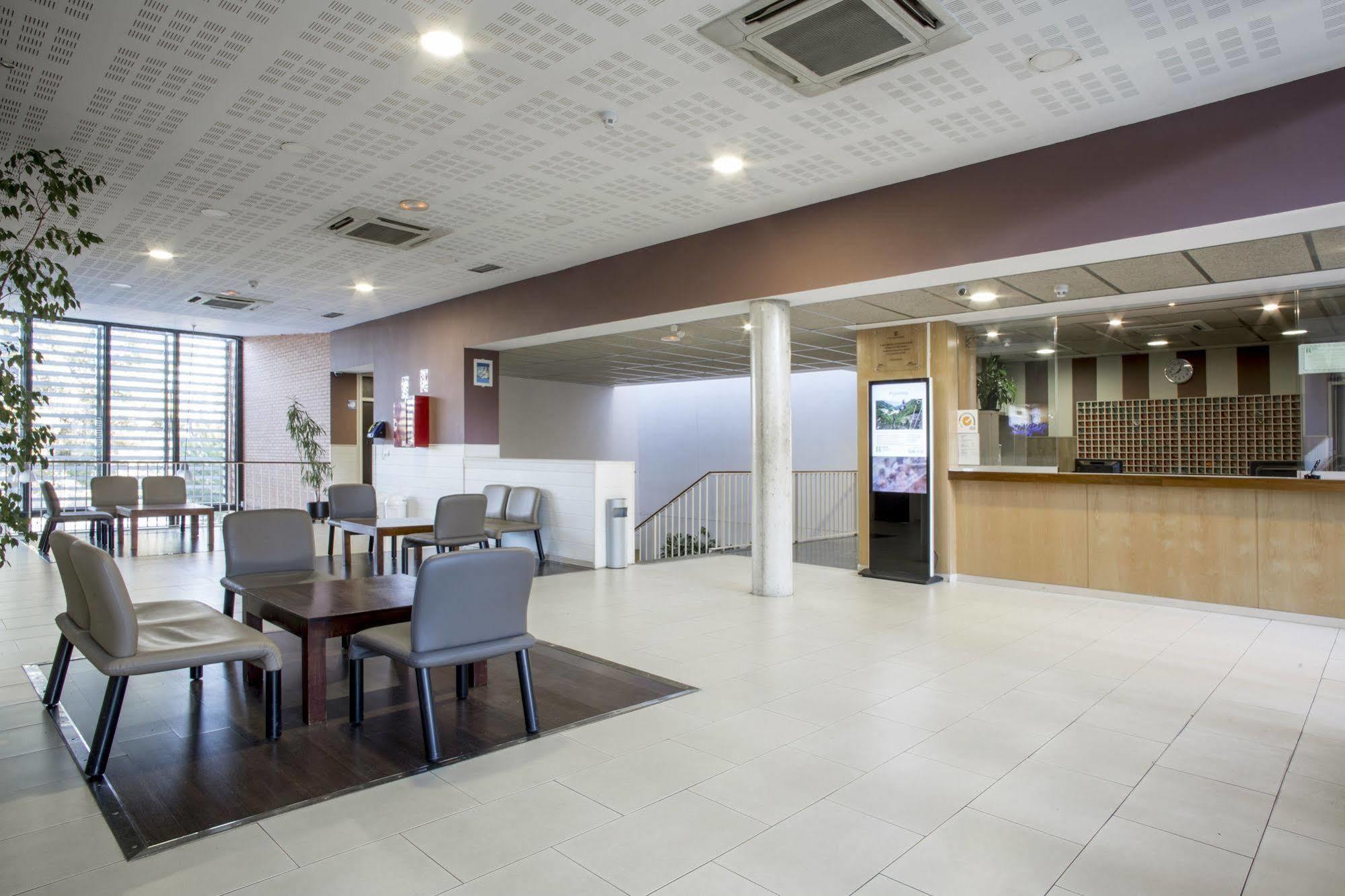 Residencia Universitaria Resa Giner De Los Rios Alcalá de Henares Exteriér fotografie