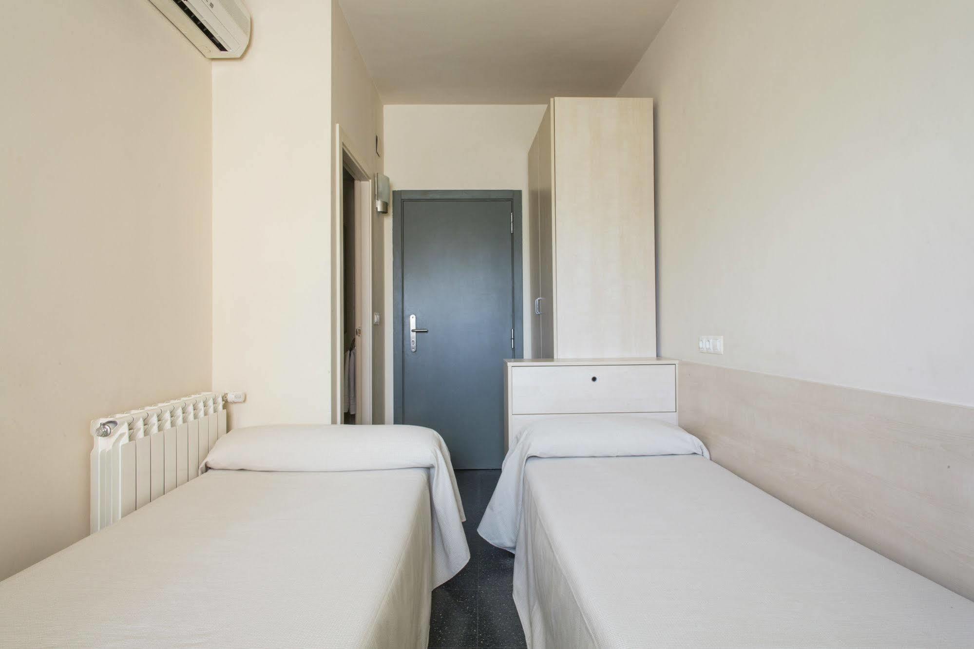 Residencia Universitaria Resa Giner De Los Rios Alcalá de Henares Exteriér fotografie