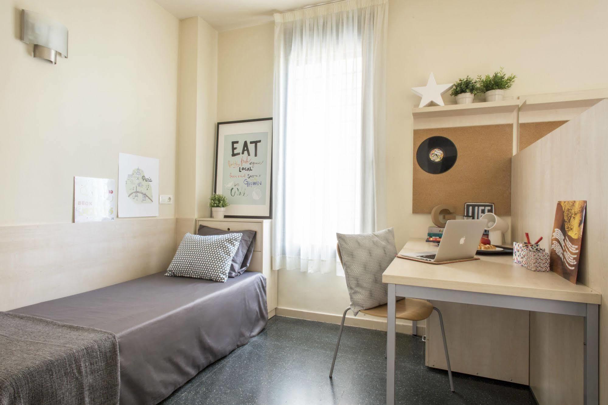 Residencia Universitaria Resa Giner De Los Rios Alcalá de Henares Exteriér fotografie