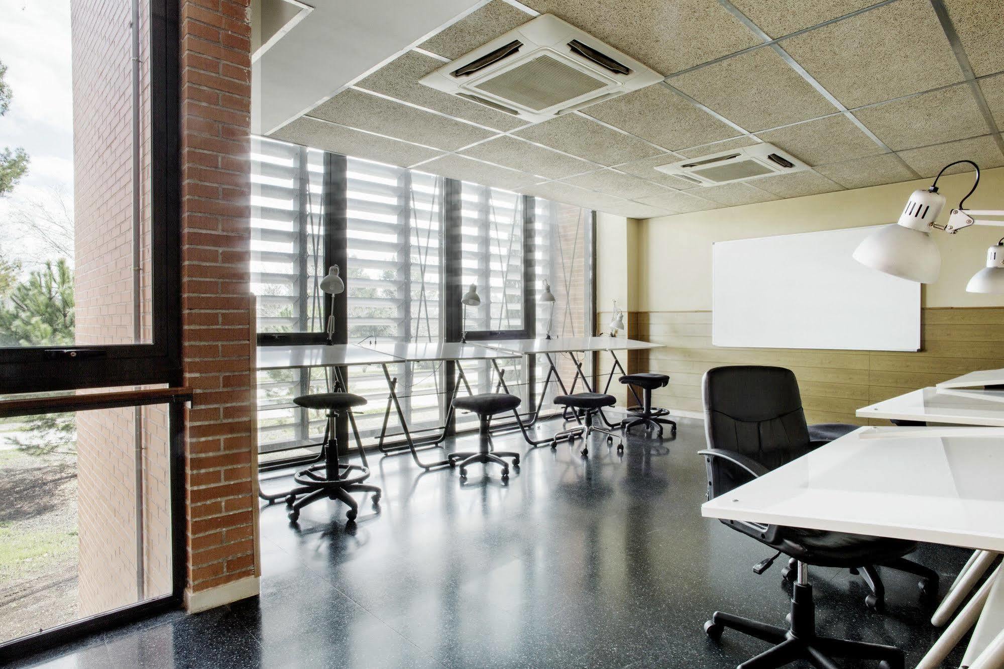 Residencia Universitaria Resa Giner De Los Rios Alcalá de Henares Exteriér fotografie
